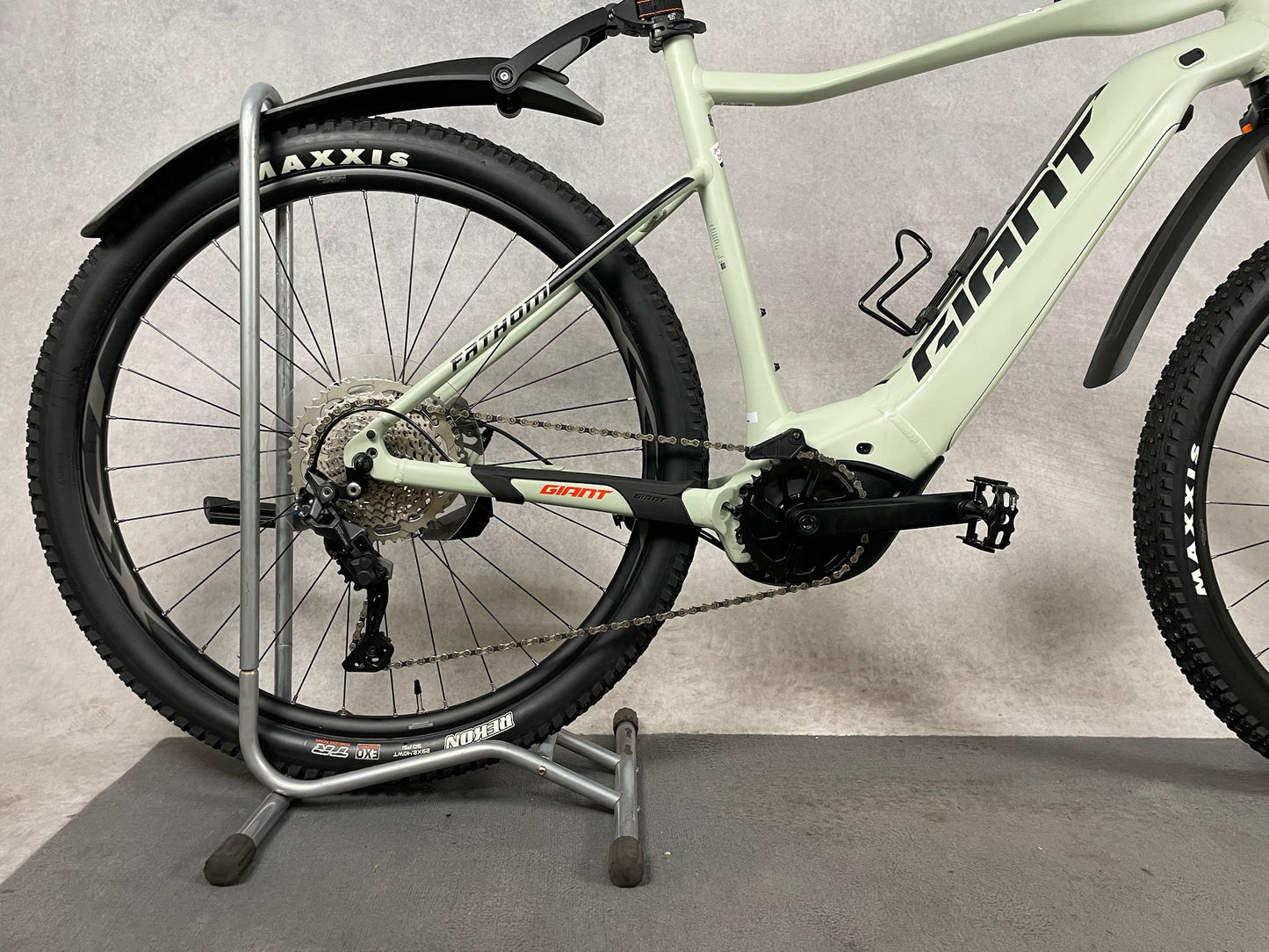 Giant Fathom E+2