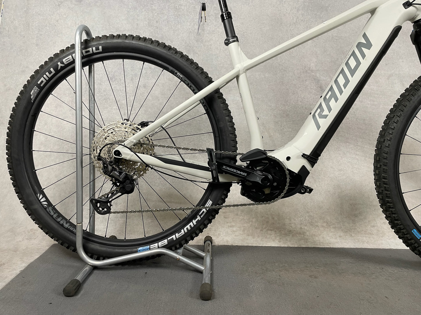 Radon Jealous Hybrid 10.0 625