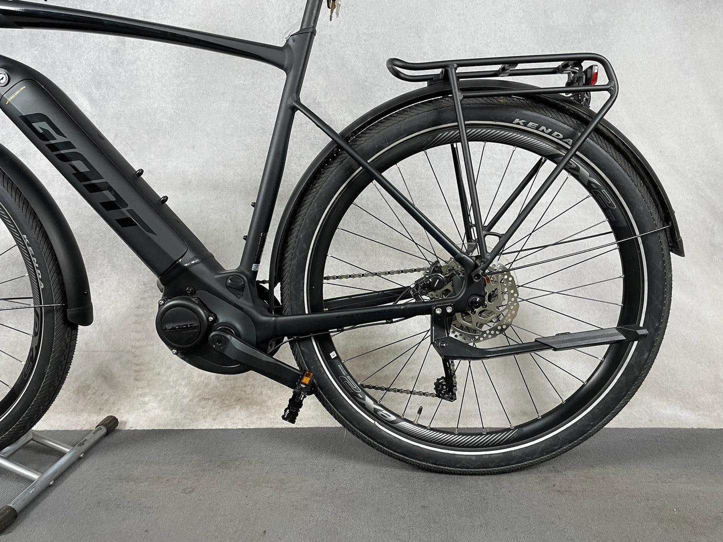 Giant FastRoad E+ EX black matt-gloss