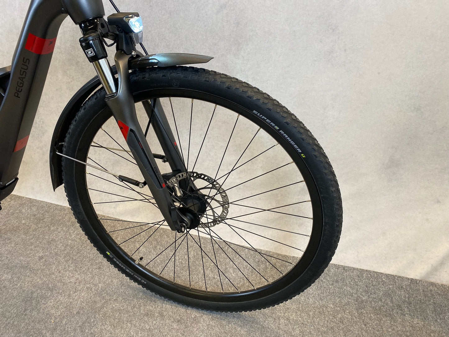 Pegasus Solero E9 Sport Cross Street