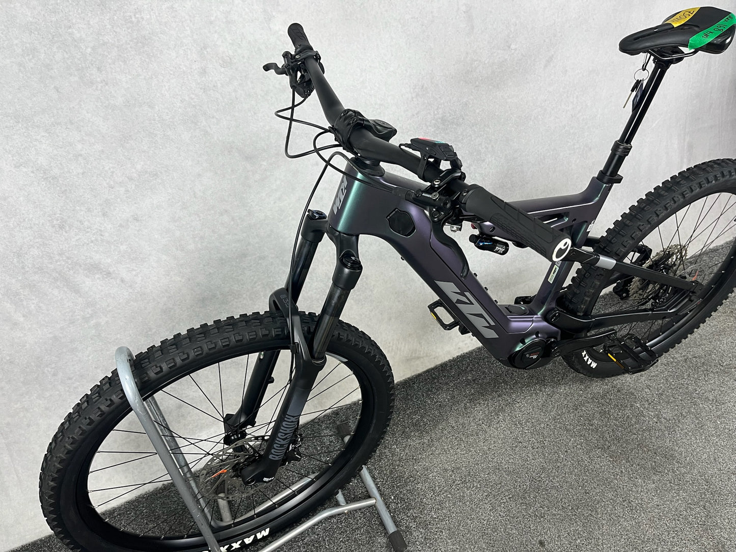 KTM MACINA KAPOHO ELITE Diamant space galaxy matt (grey+black) 48 cm (27,5") - L 2024