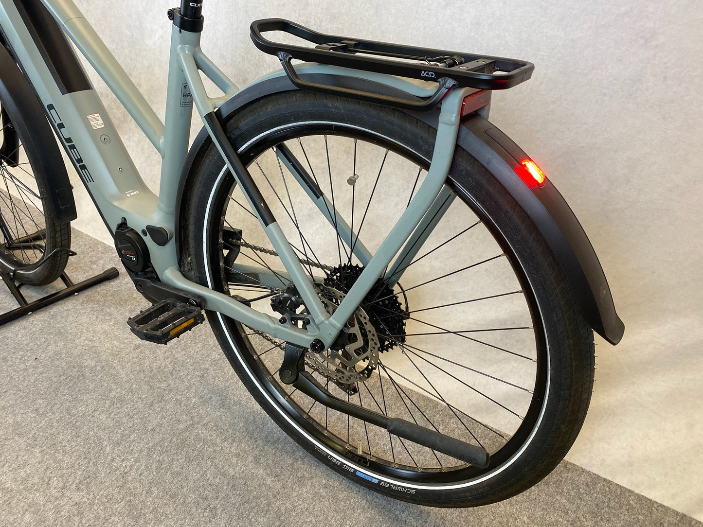 Cube Kathmandu Hybrid ONE 750