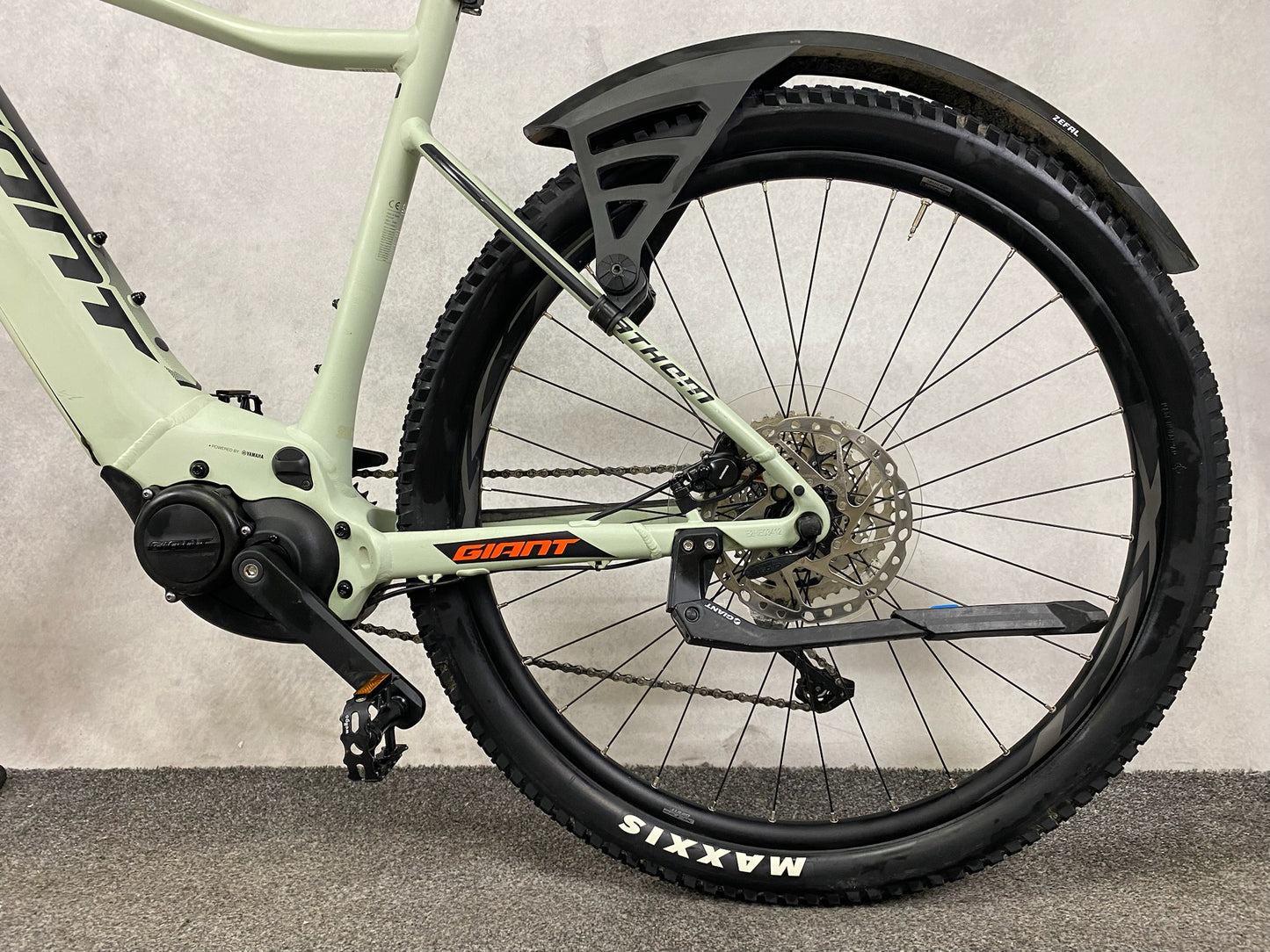 Giant Fathom E+2