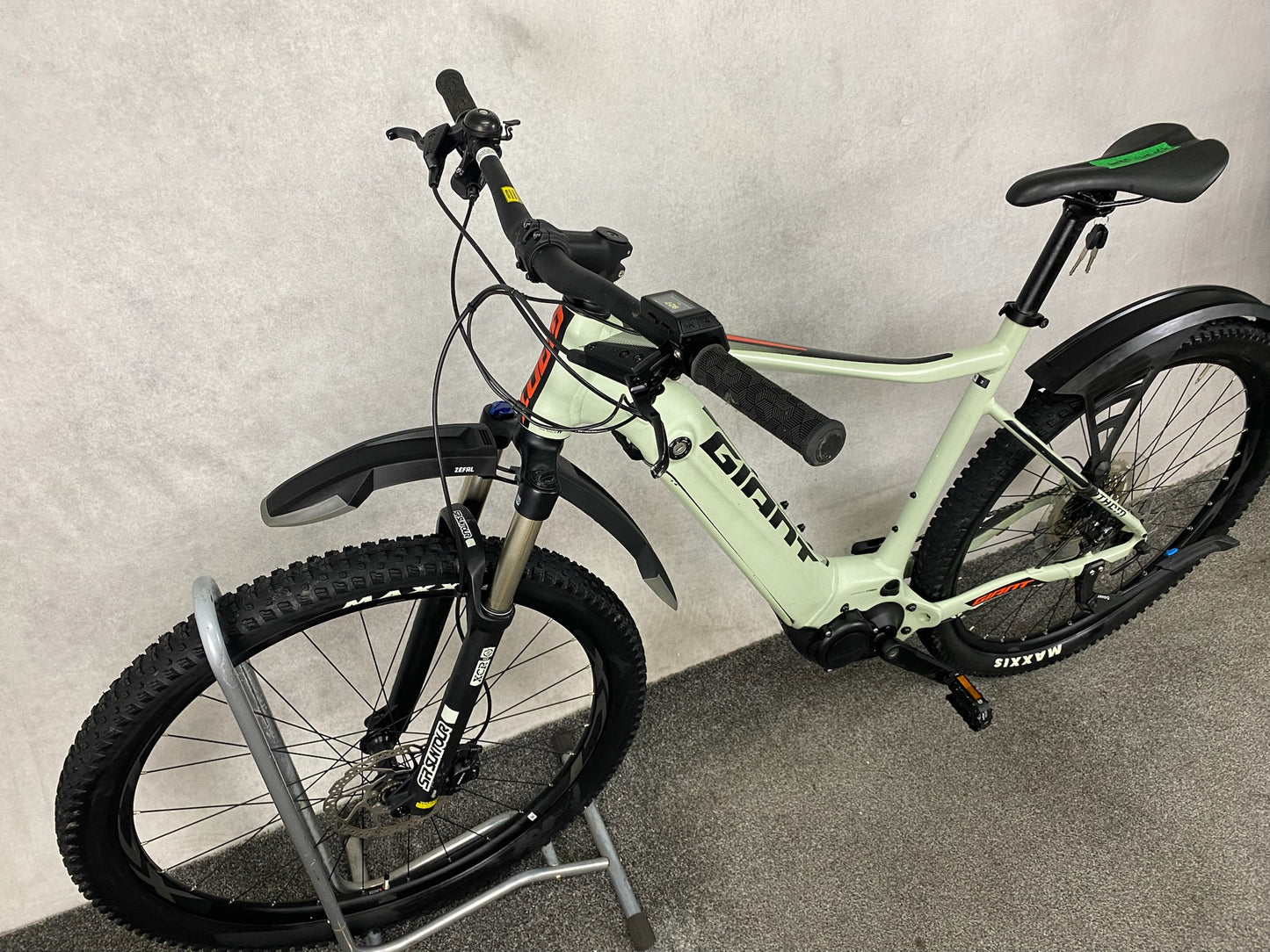 Giant Fathom E+2