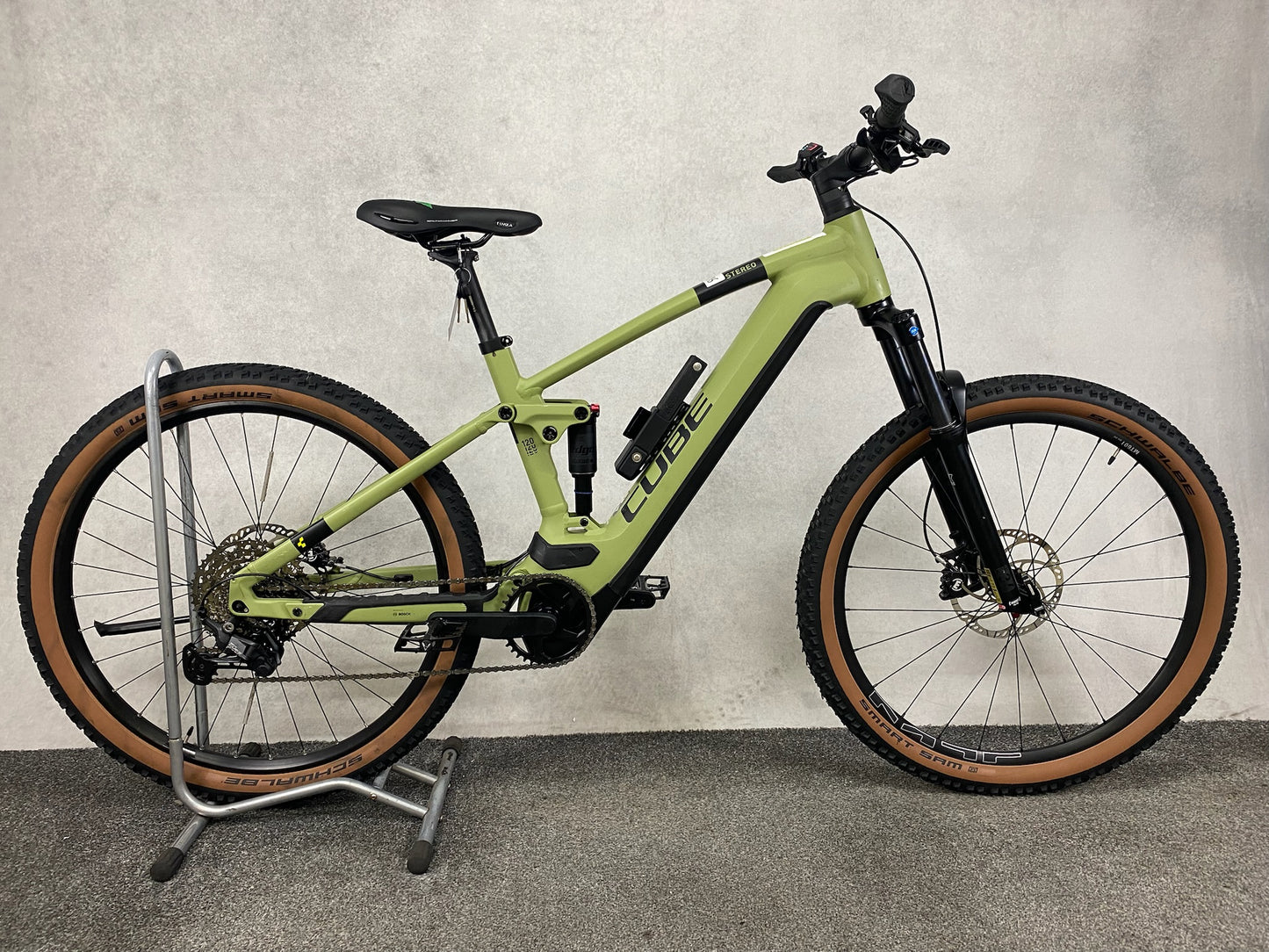 Cube Stereo Hybrid 120 ONE 750 olive black