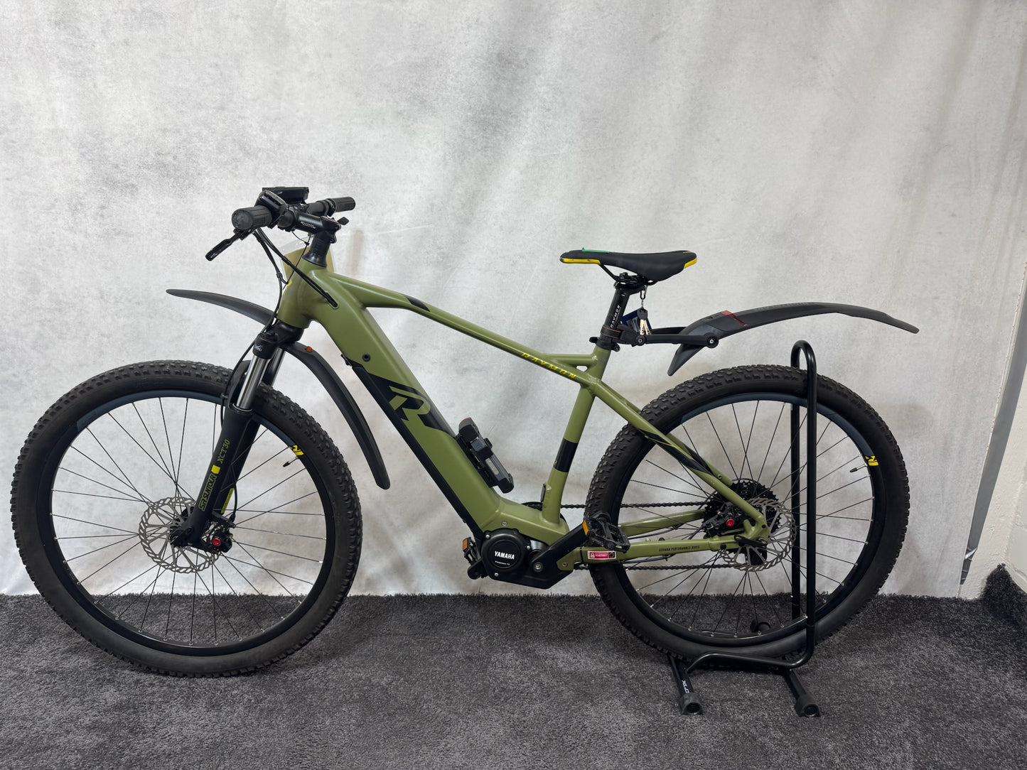 R Raymon HardRay E4.0