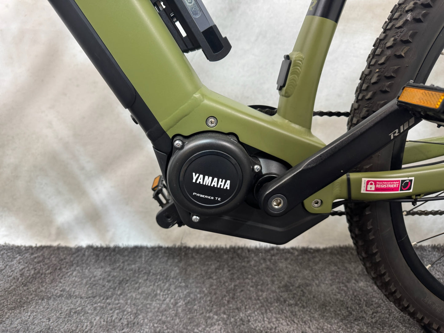 R Raymon HardRay E4.0