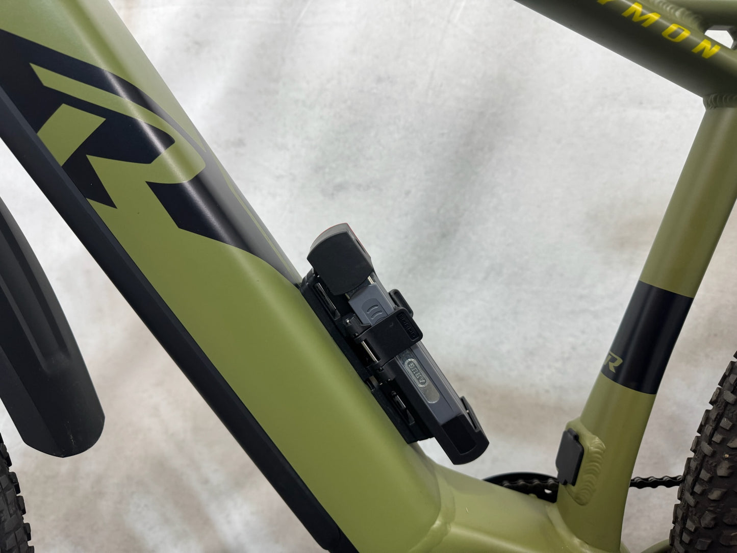 R Raymon HardRay E4.0