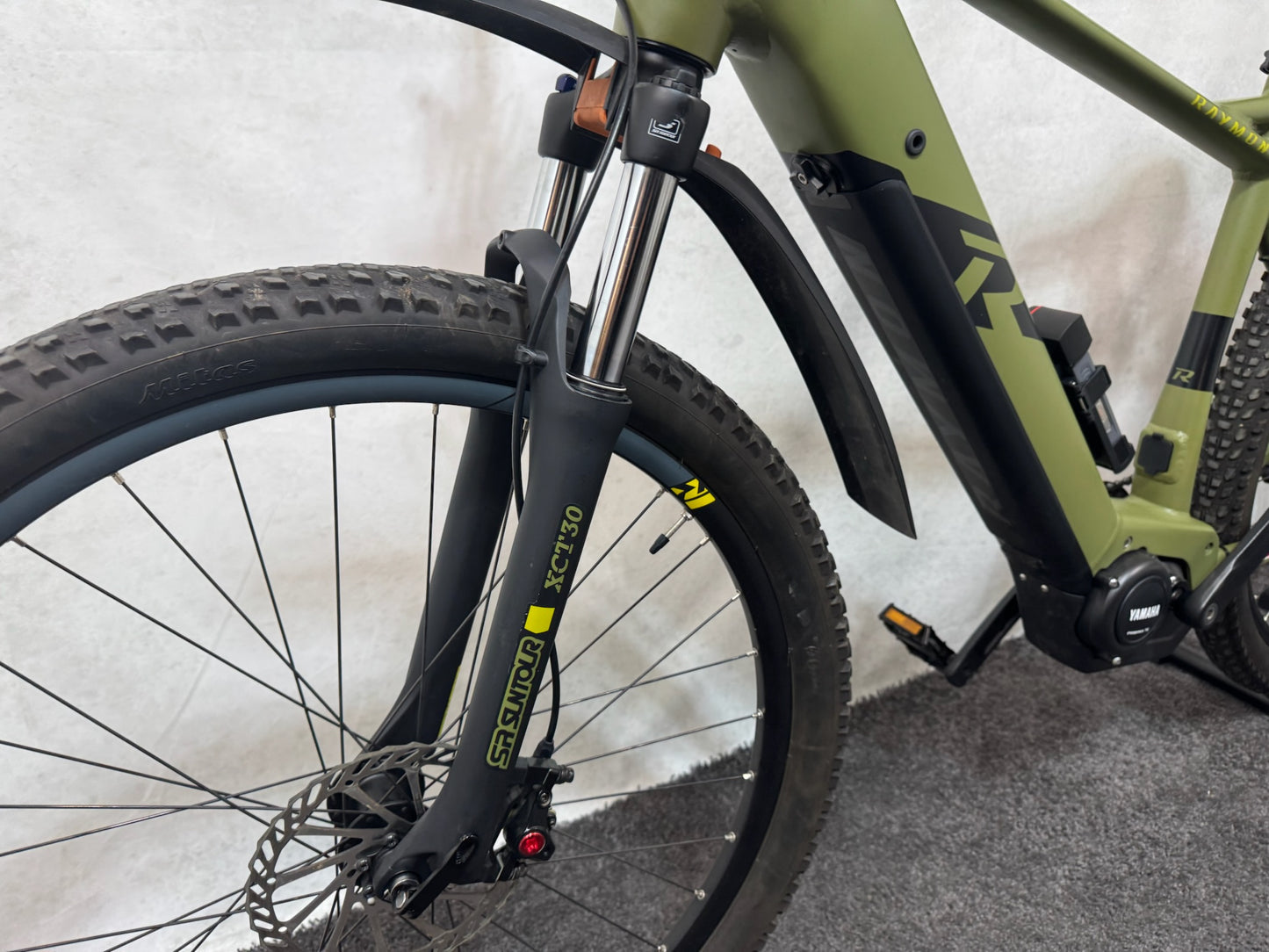 R Raymon HardRay E4.0