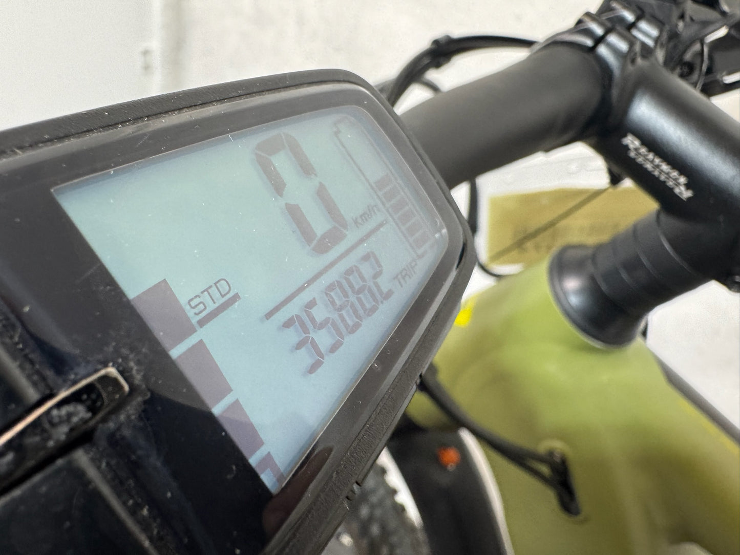 R Raymon HardRay E4.0