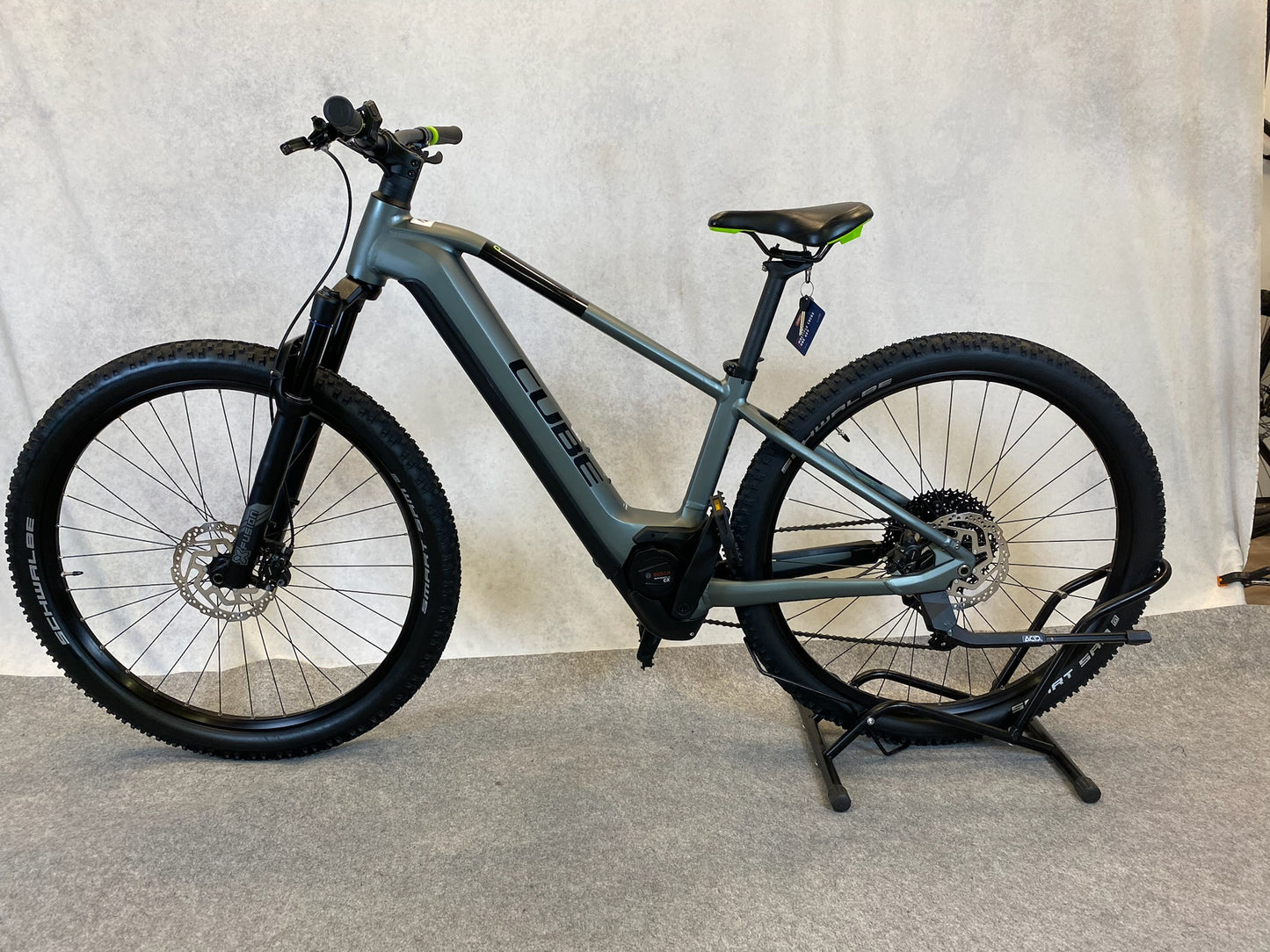 Cube Reaction Hybrid Pro