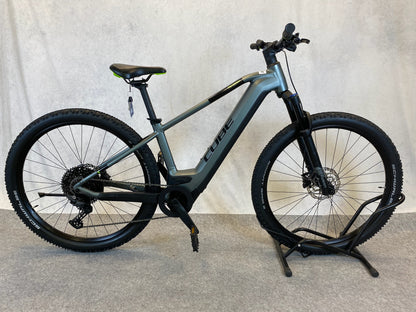 Cube Reaction Hybrid Pro