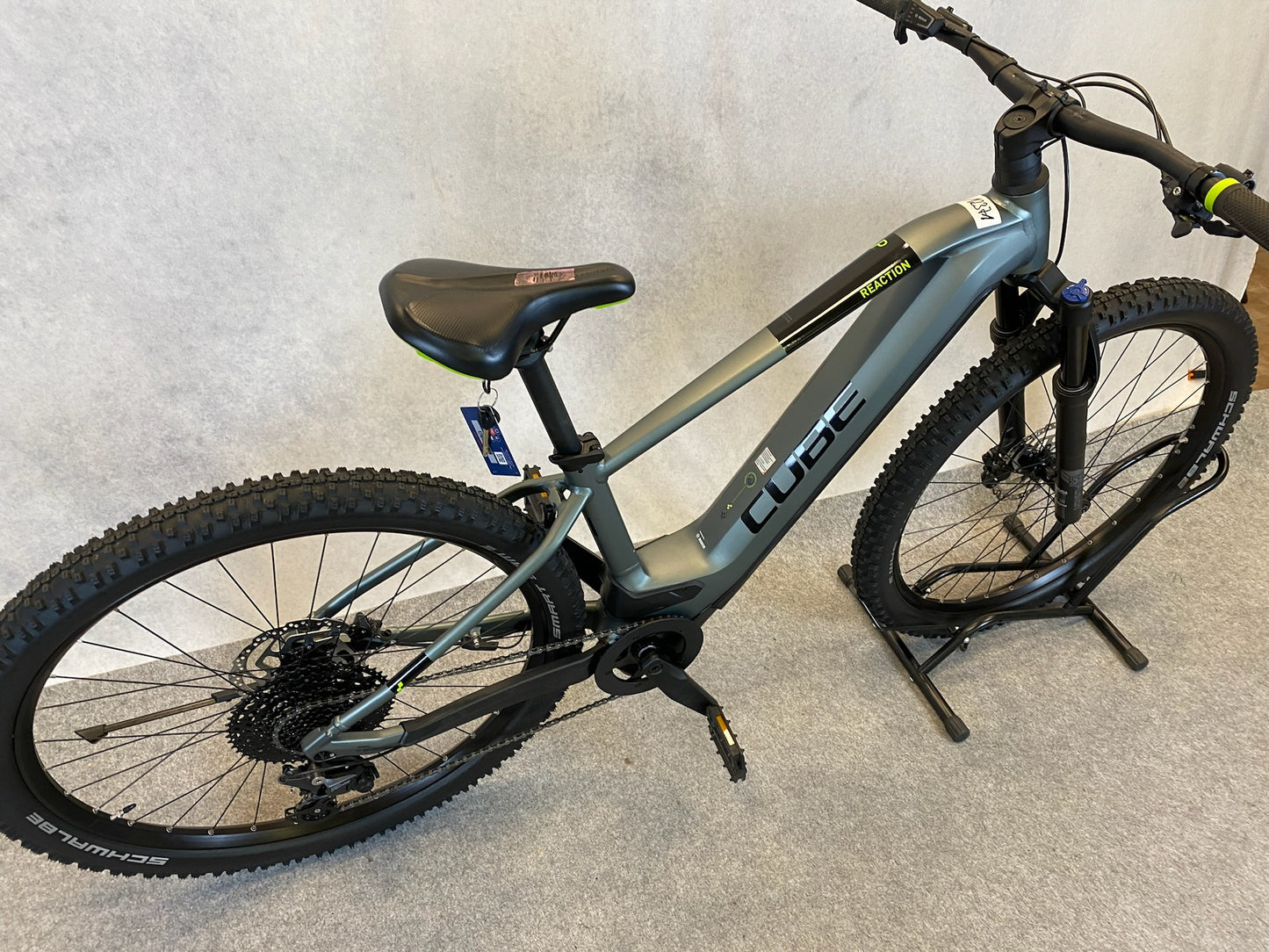 Cube Reaction Hybrid Pro