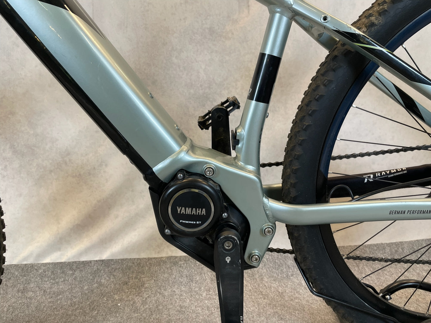 R Raymon HardRay E 5.0  29