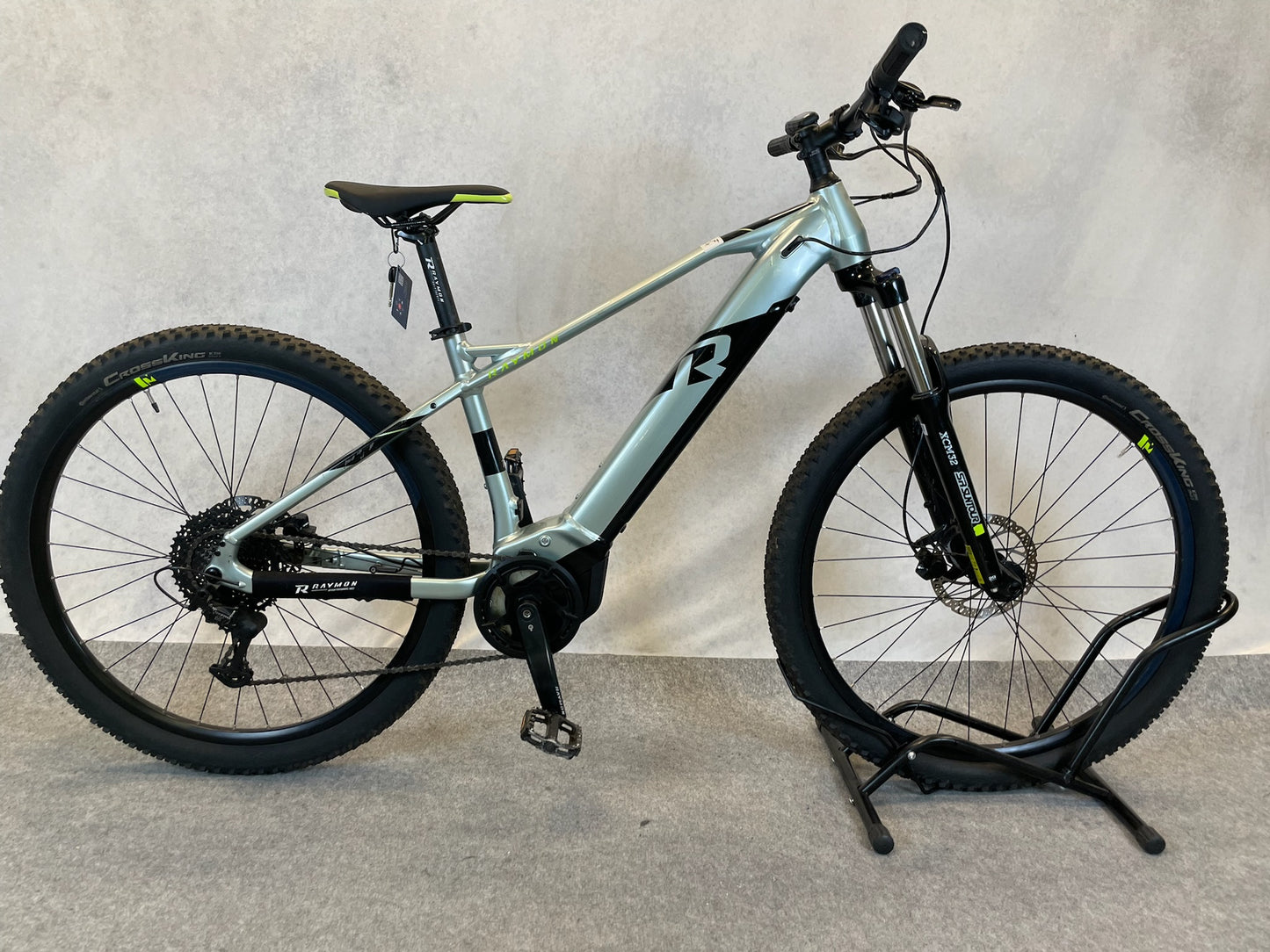 R Raymon HardRay E 5.0  29