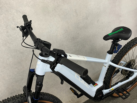 Cube Reaction Hybrid Pro