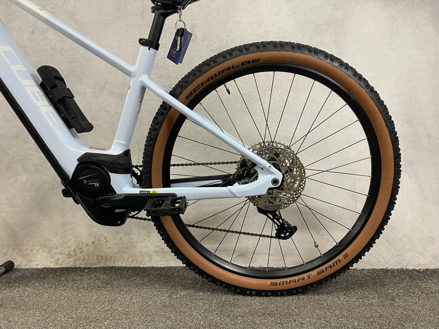 Cube Reaction Hybrid Pro