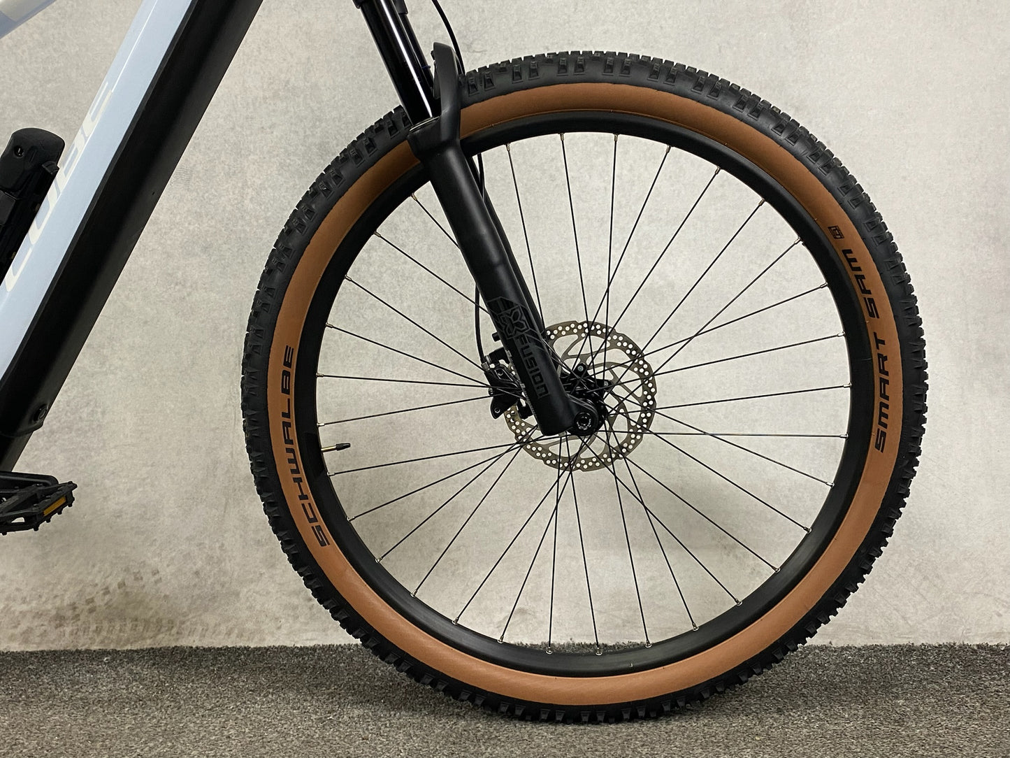 Cube Reaction Hybrid Pro