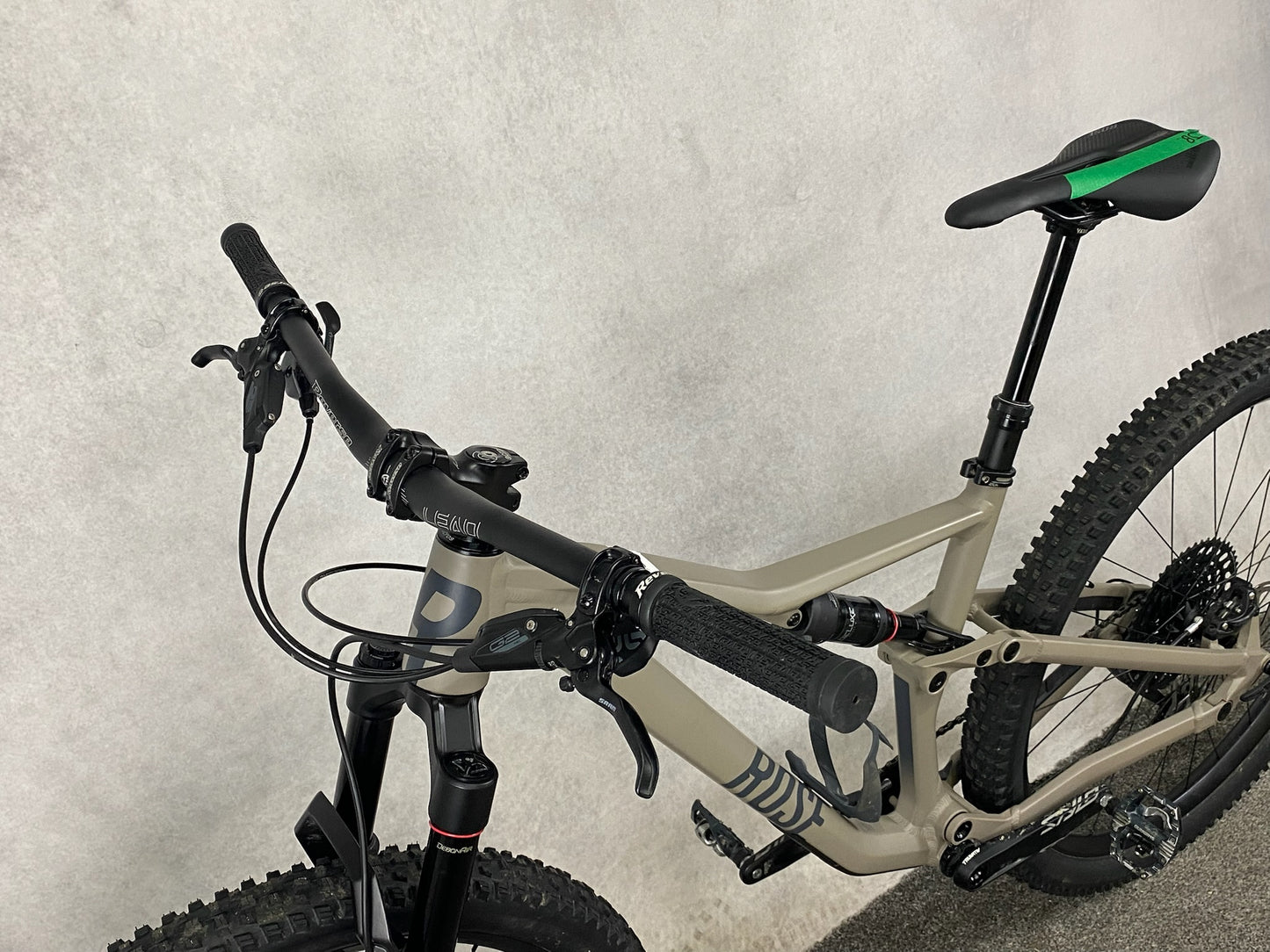 Rose GROUND CONTROL 4