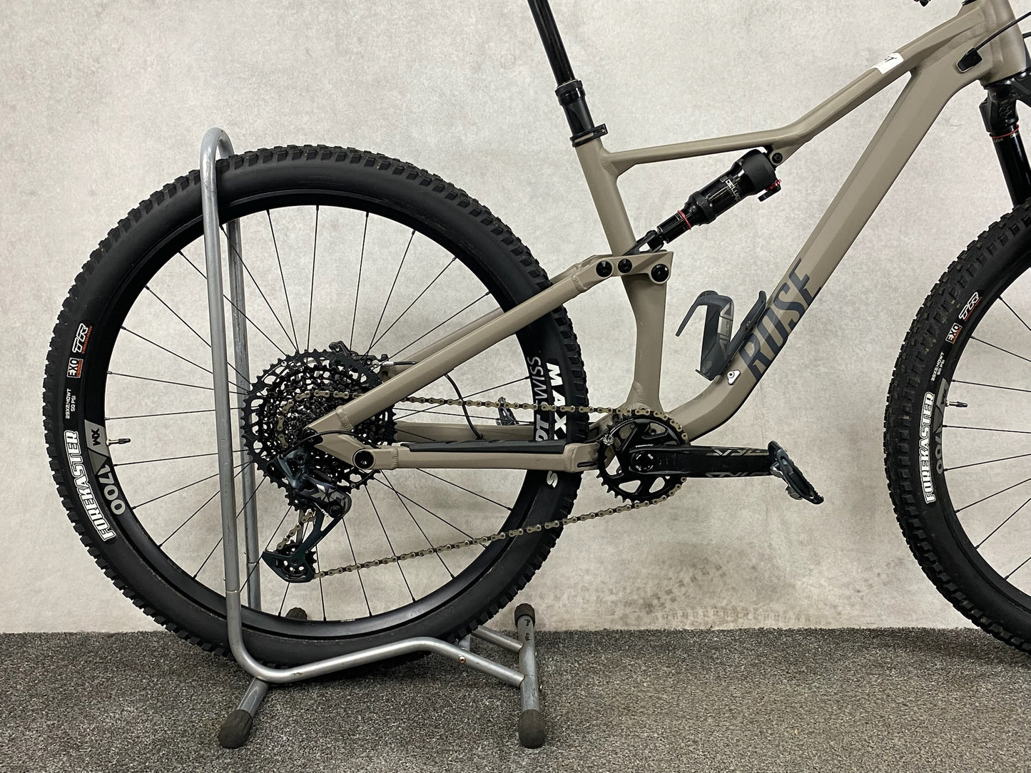 Rose GROUND CONTROL 4