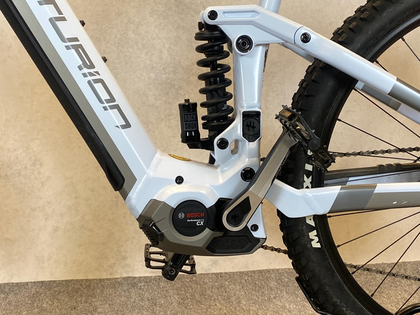 Centurion No Pogo E R2700i